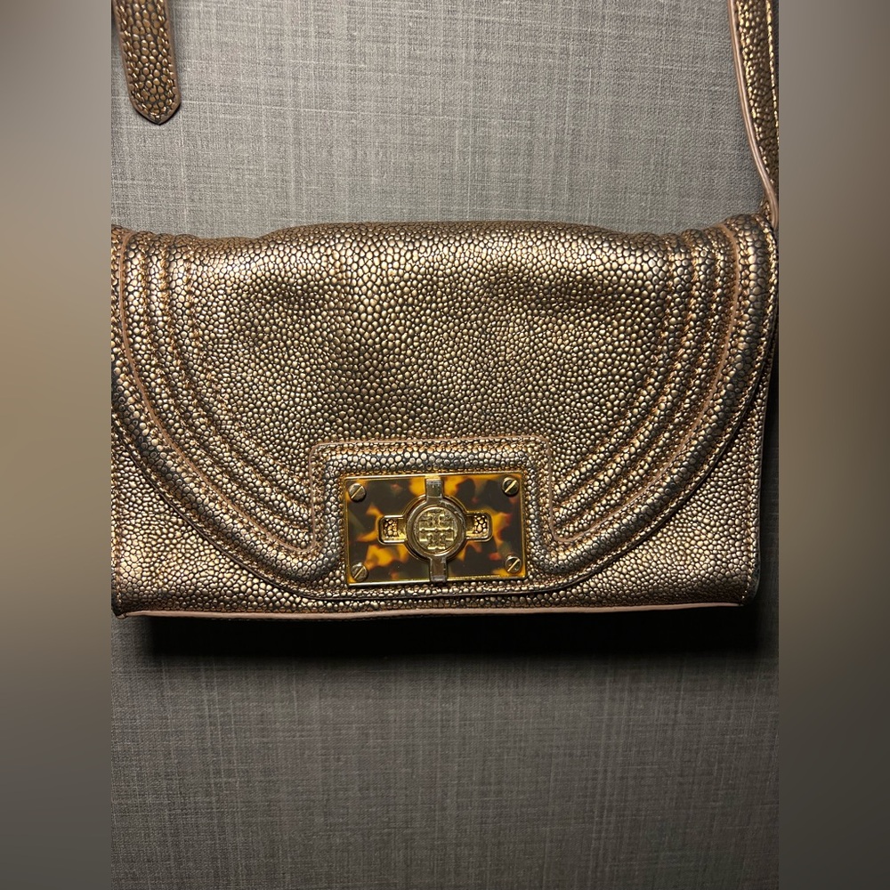 Tory Burch Crossbody - rose gold with tortoise shell clasp